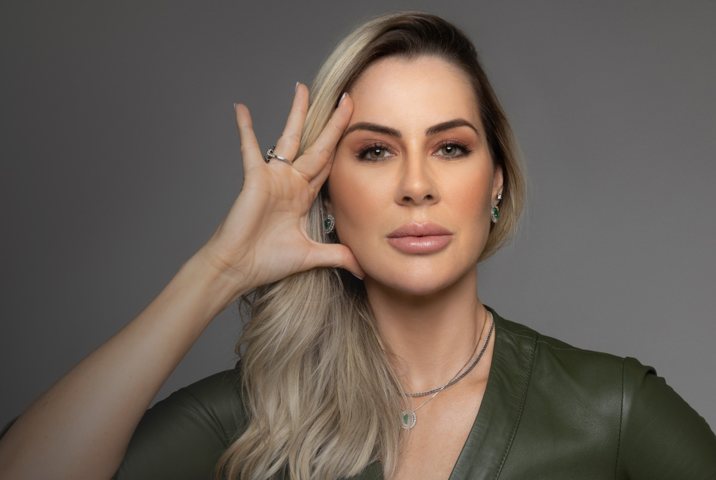 Dra. Larissa Sdrigotti, dermatologista em Joinville